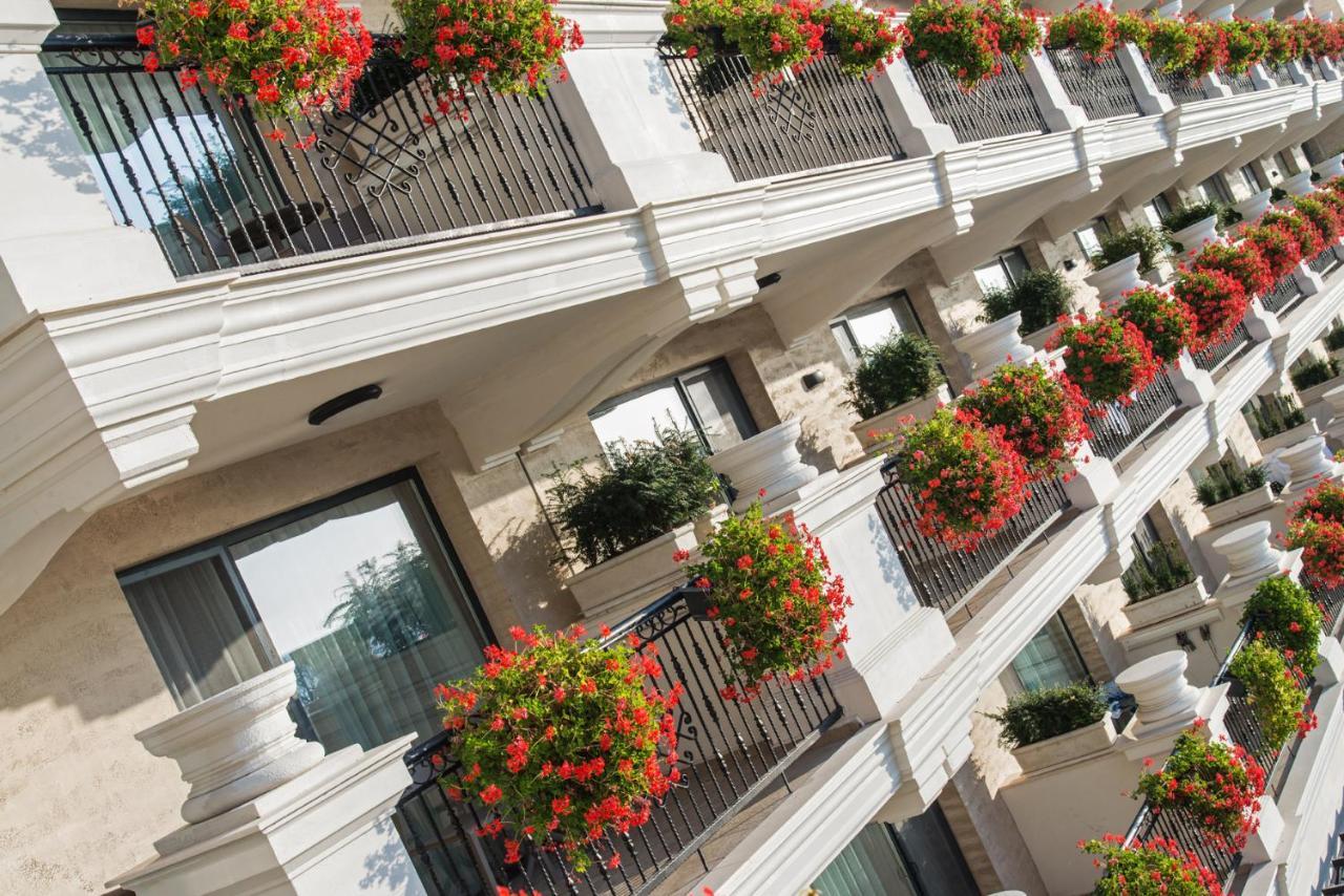 Casa Di Fiore Spa And Medical Hotel, Mineral Pools & Private Beach Kranevo Exterior foto The Hotel's balconies